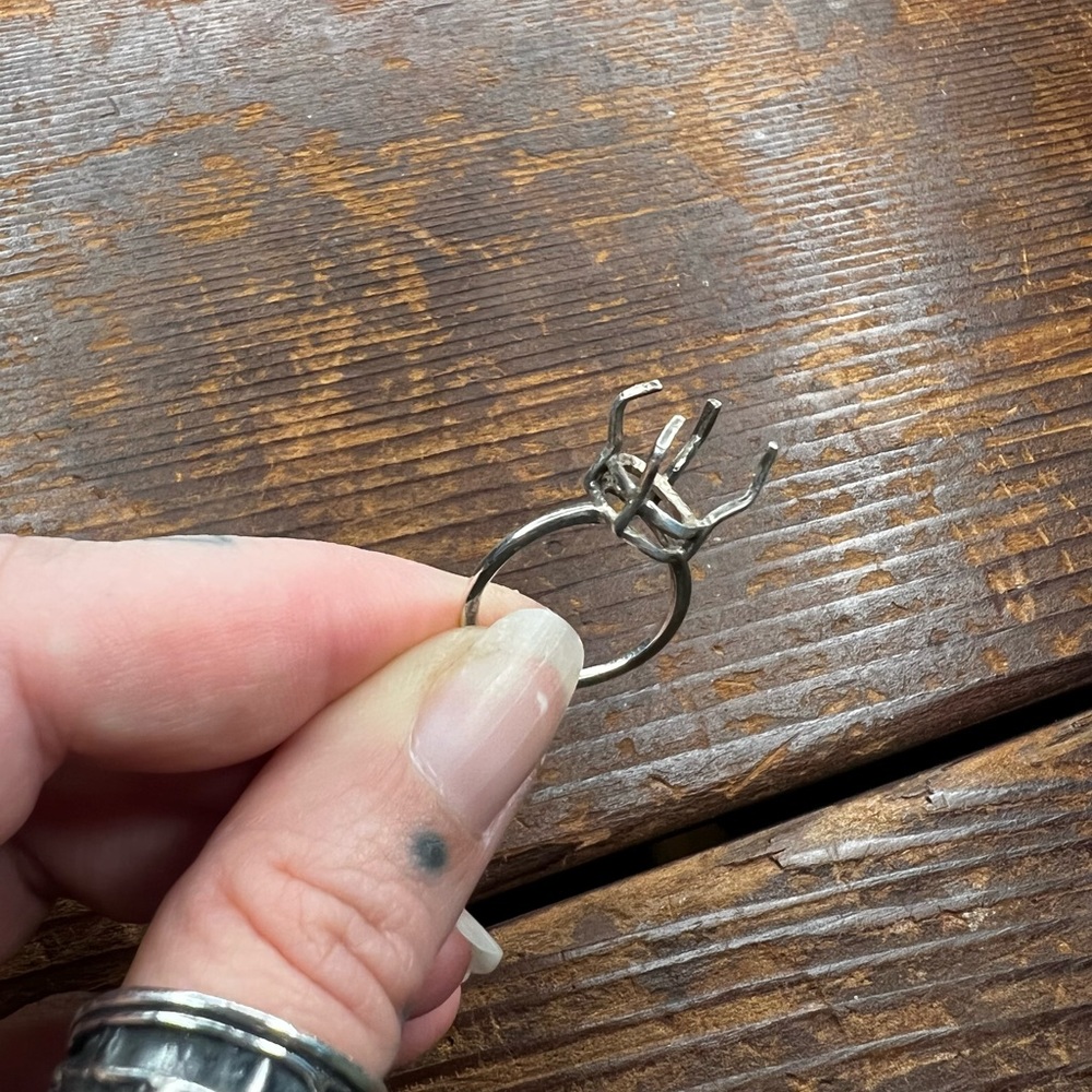 Empty Sterling Silver Setting - Picture 2 of 2